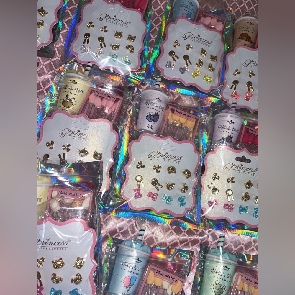 Hello,these are mystery beauty packs ✨